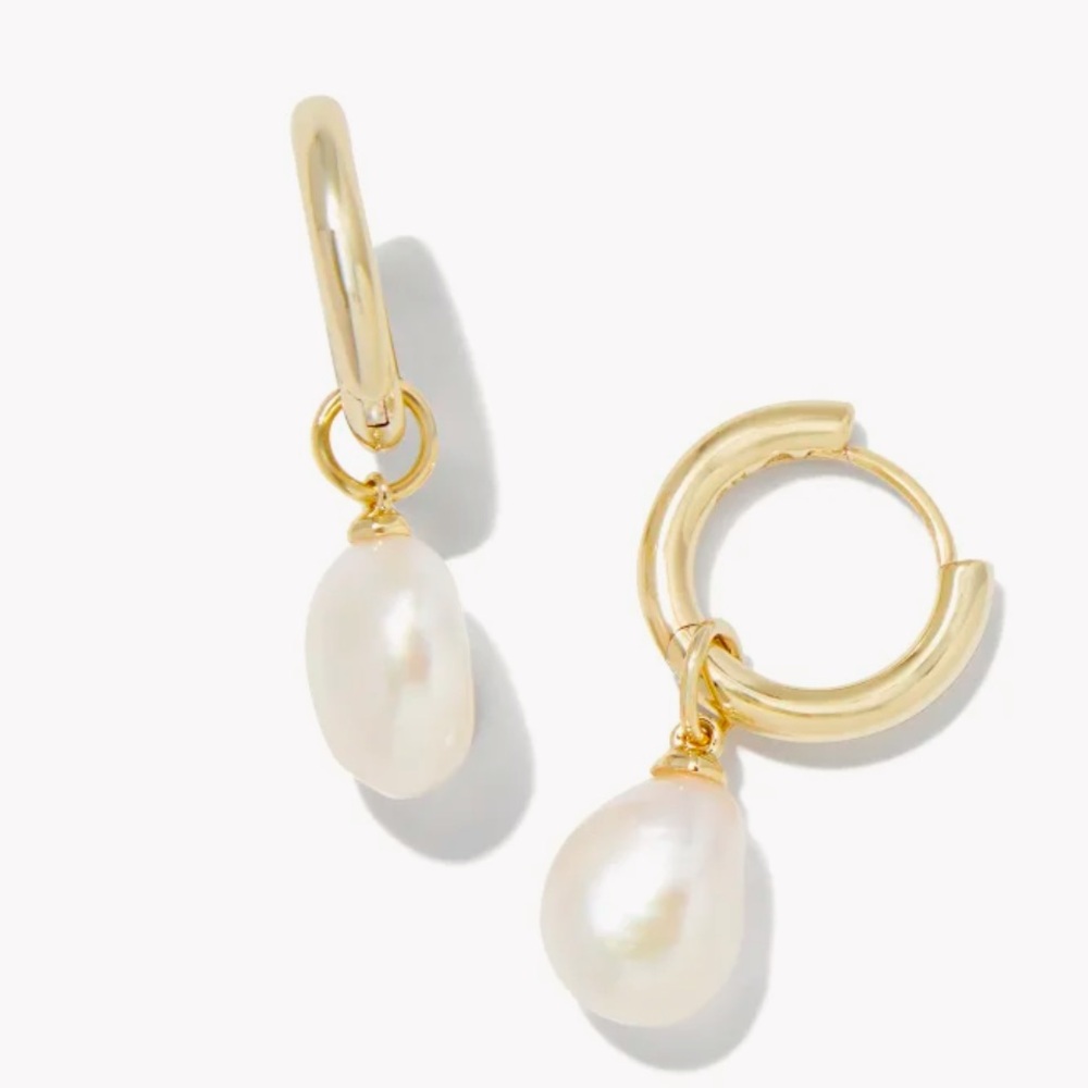 kendra scott willa gold pearl huggie earrings